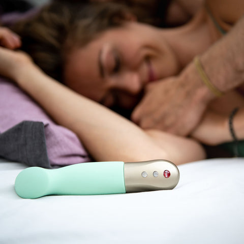Fun Factory SUNDAZE Pistachio 17.5 cm USB Rechargeable Vibrator in Green Vibrators